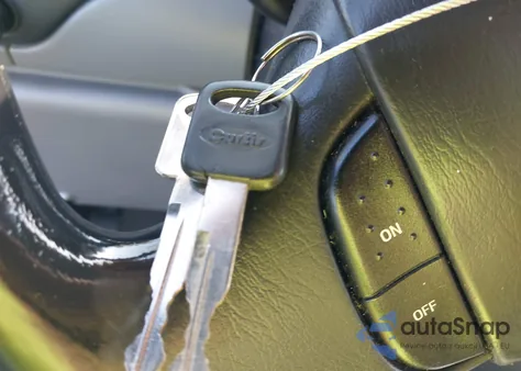 1999 Ford E-350 Super Duty Xl/Xlt из США, поврежденный, VIN 1FBSS31S5XHA73353